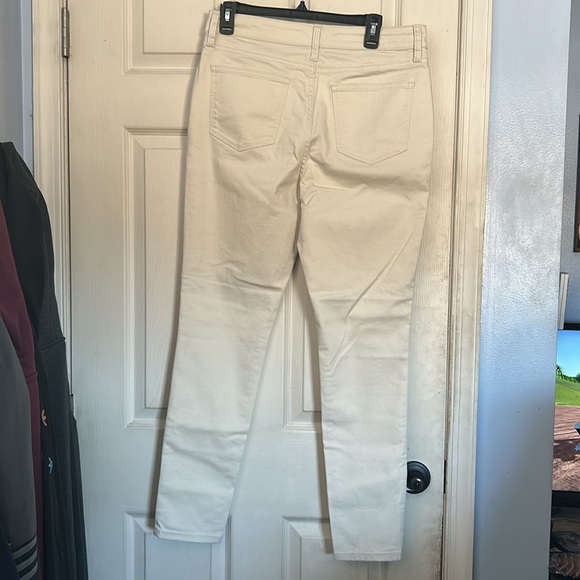 NWT St. John’s bay birch color mid rise skinny jeans - Picture 2 of 5
